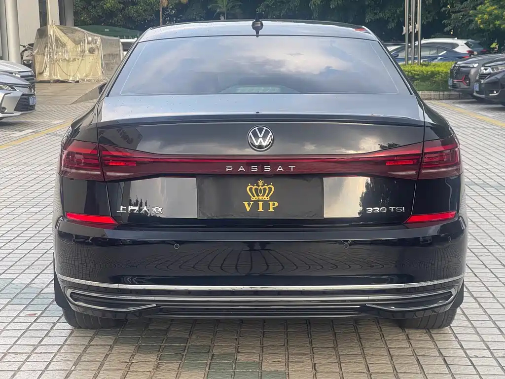 VOLKSWAGEN PASSAT 2023