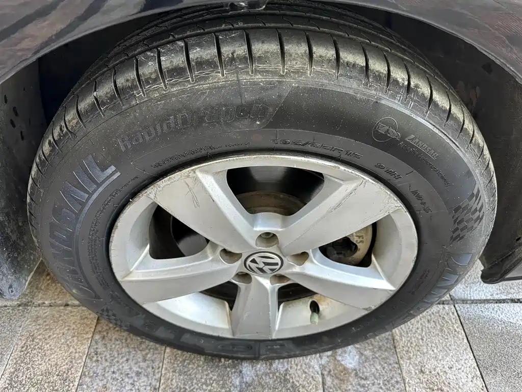 VOLKSWAGEN LAVIDA 2015