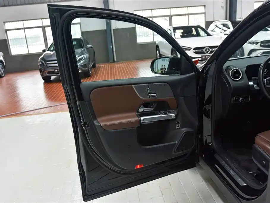 MERCEDES BENZ GLB 2024