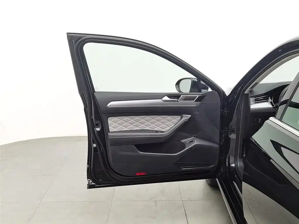 VOLKSWAGEN MAGOTAN 2023