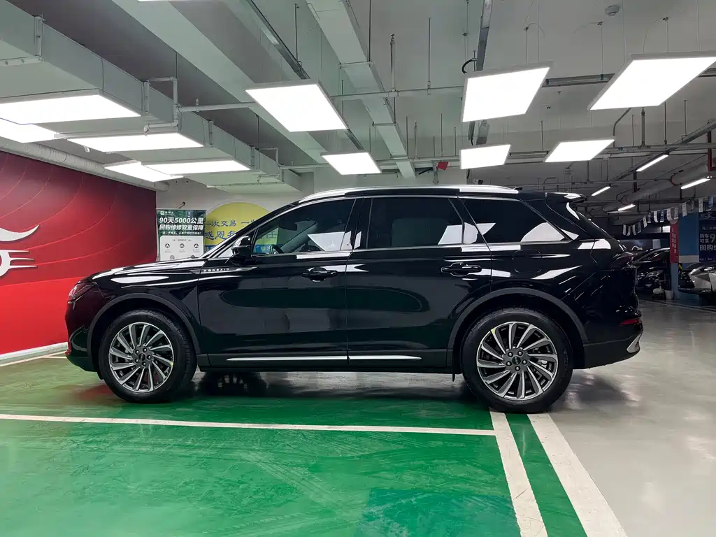 LINCOLN ADVENTURER 2023