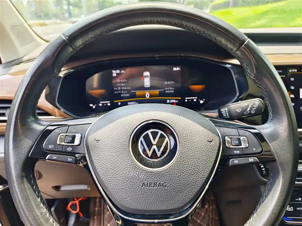VOLKSWAGEN THARU 2022