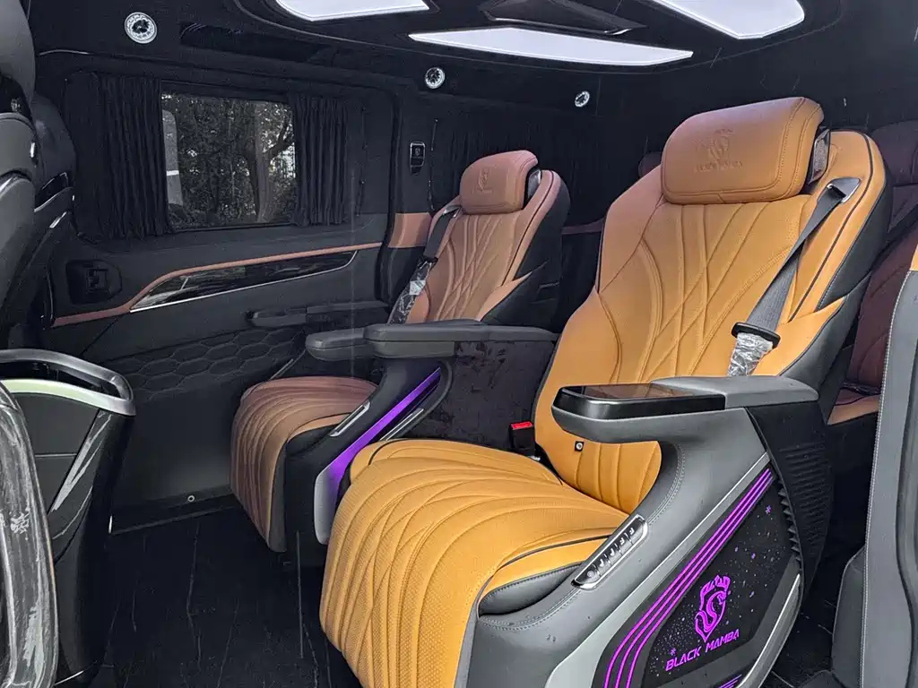 FORD TOUREO 2024