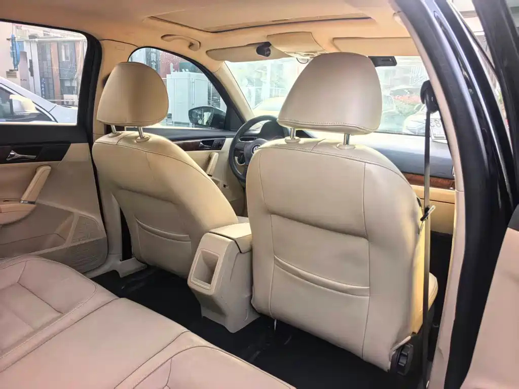 VOLKSWAGEN LAVIDA 2014