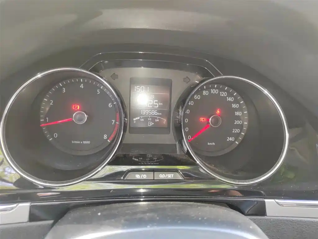 VOLKSWAGEN BORA 2014
