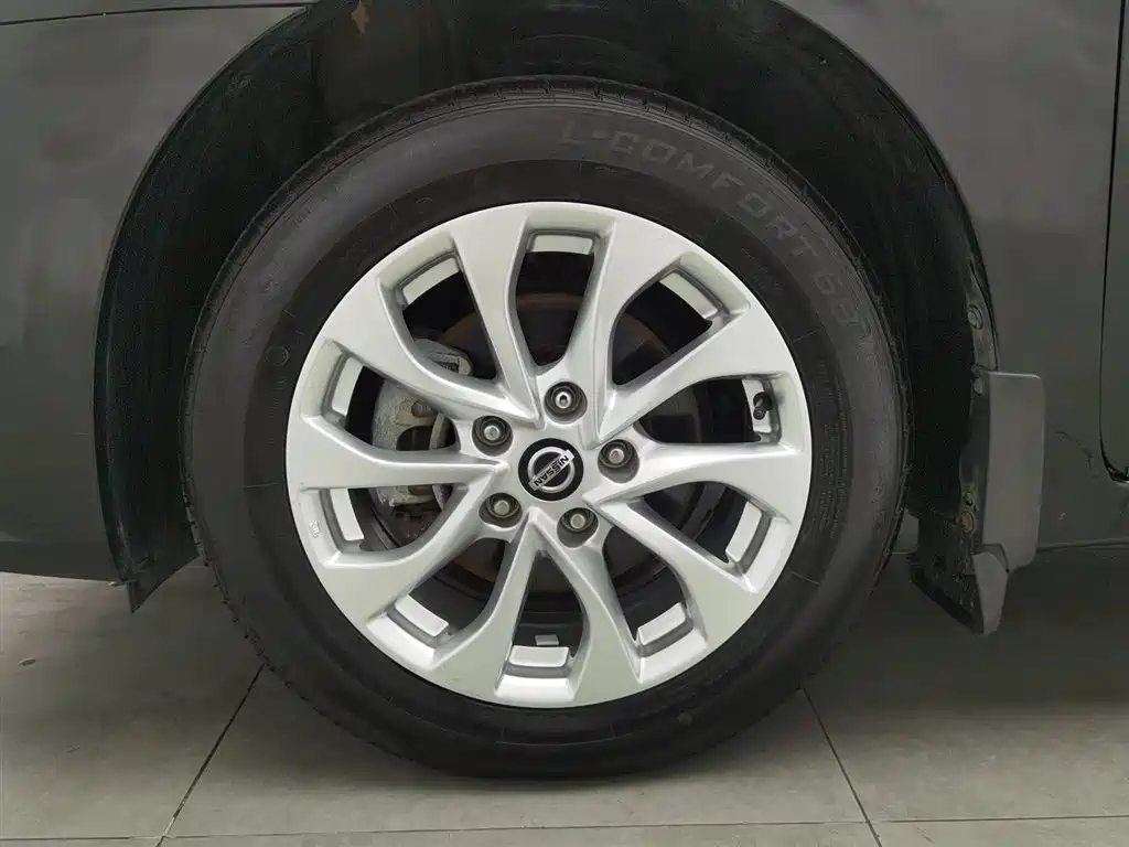 NISSAN SYLPHY 2019