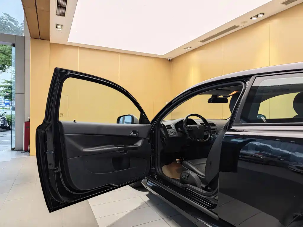 VOLVO C30 2011