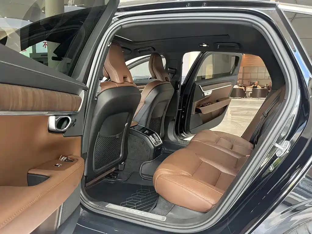 VOLVO S90 2024