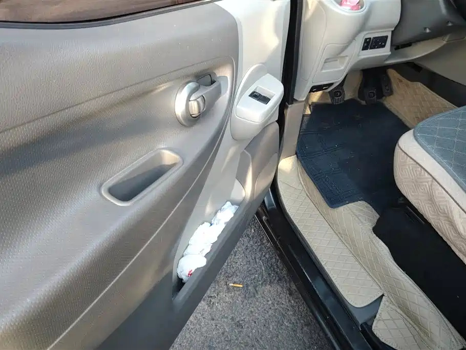 NISSAN NV200 2014