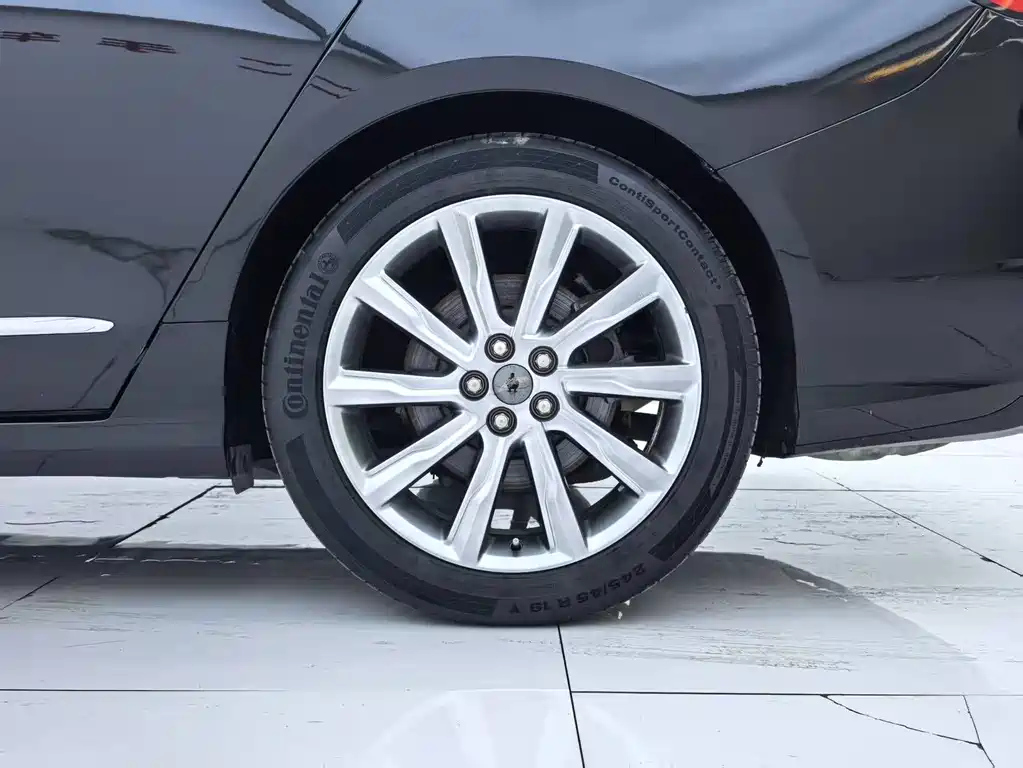 FORD TAURUS 2021