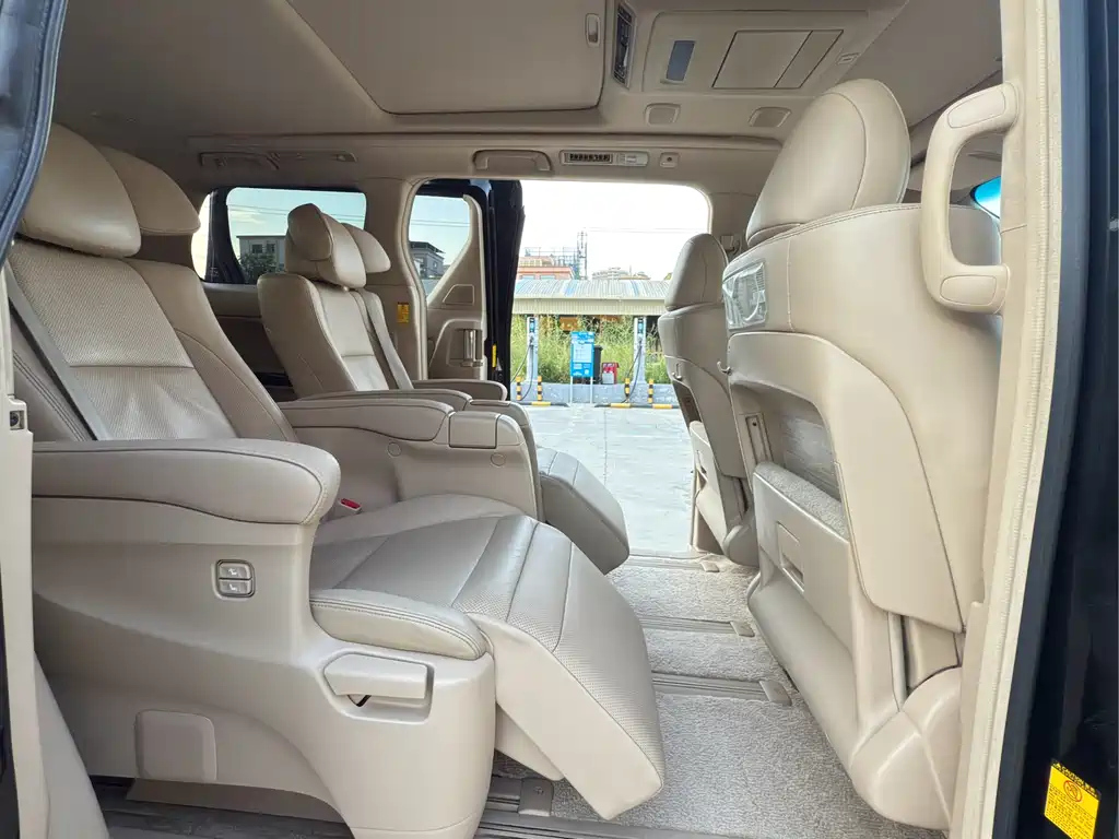 TOYOTA ALPHARD 2012