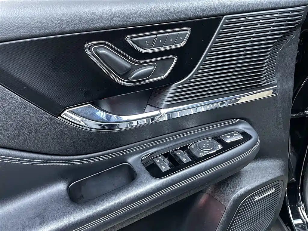 LINCOLN ADVENTURER 2020