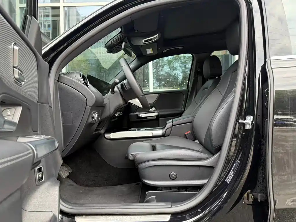 MERCEDES BENZ GLB 2024