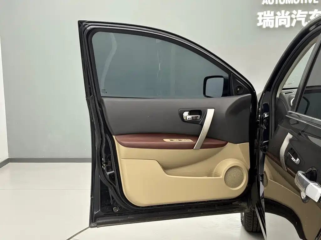 NISSAN QASHQAI 2015