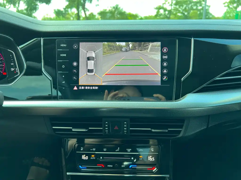 VOLKSWAGEN PASSAT 2025