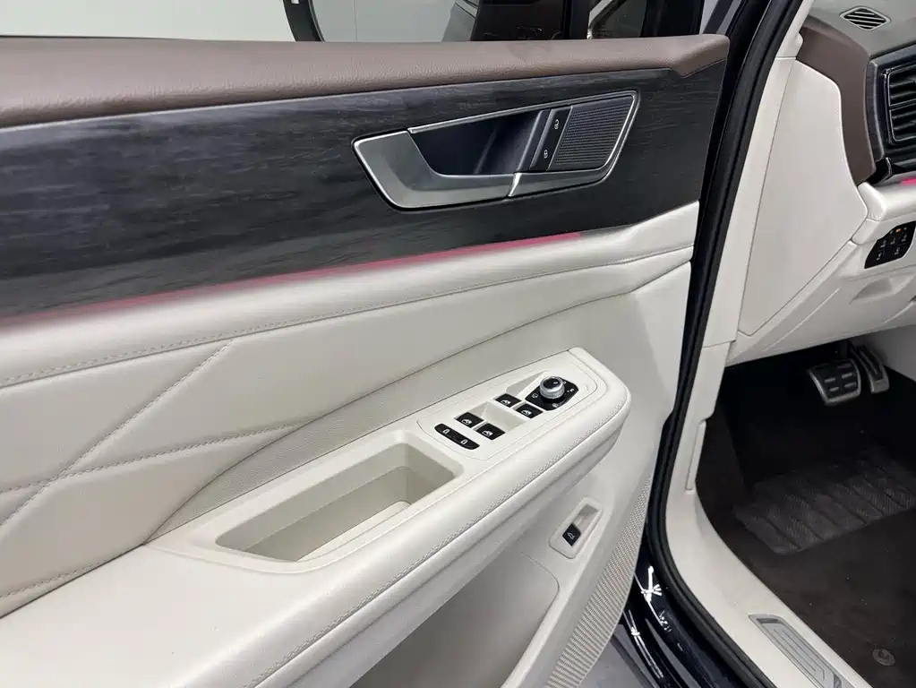 VOLKSWAGEN VILORAN 2023