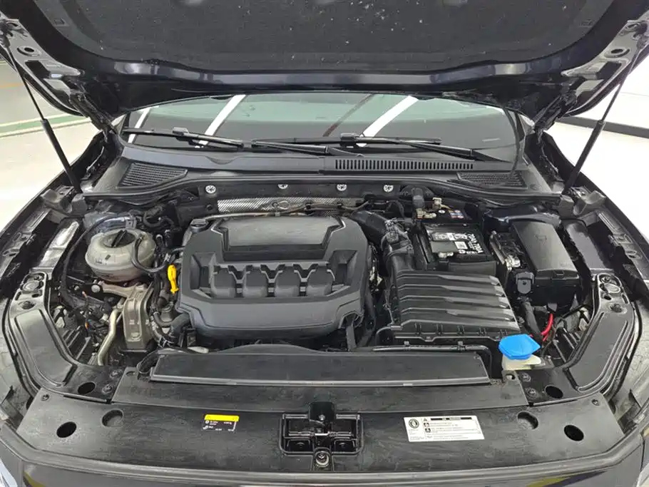 VOLKSWAGEN PASSAT 2024