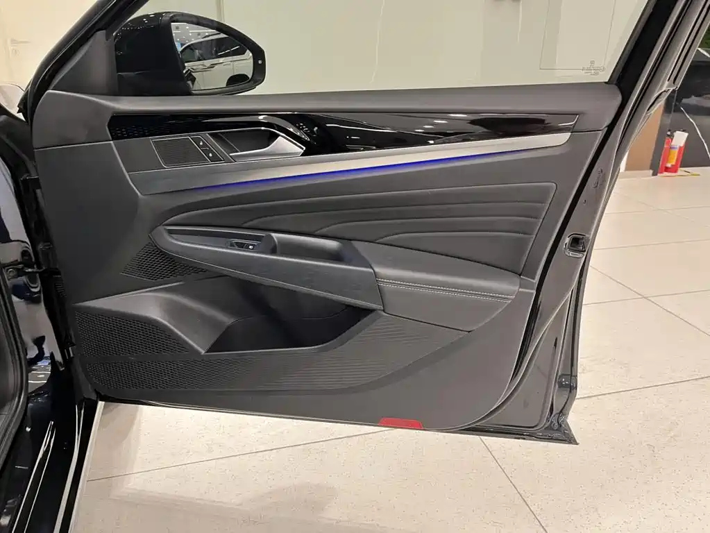 VOLKSWAGEN PASSAT 2024