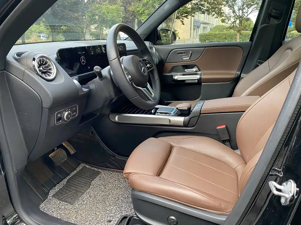 MERCEDES BENZ GLB 2023