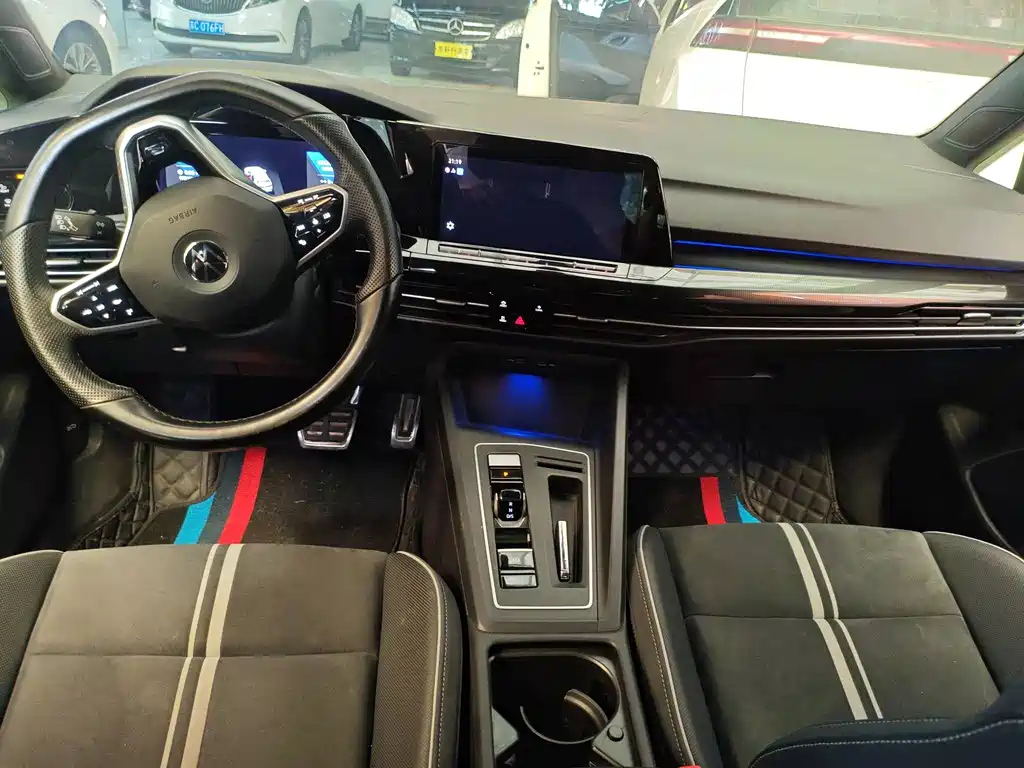 VOLKSWAGEN GOLF 2022