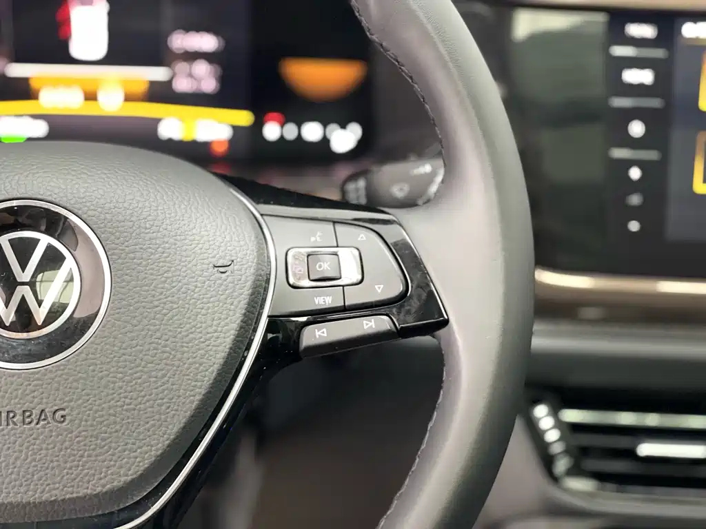 VOLKSWAGEN THARU 2022