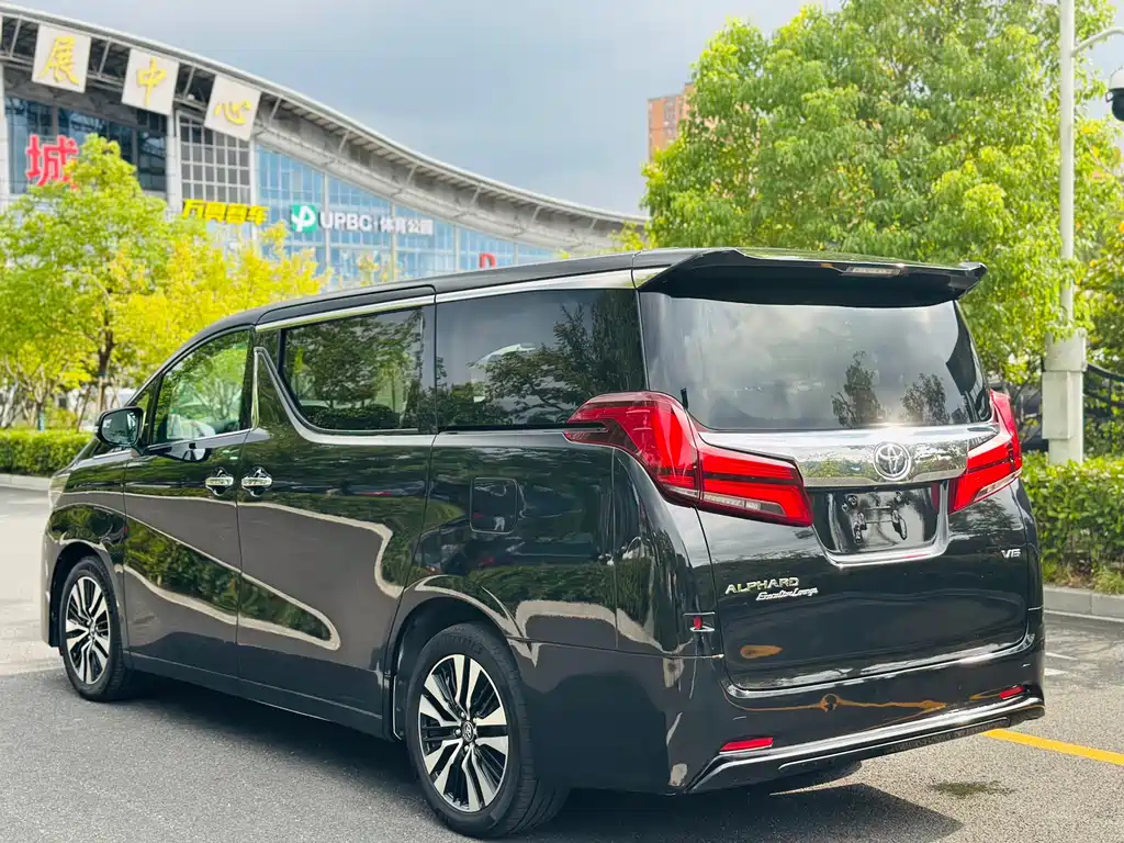 TOYOTA ALPHARD 2018