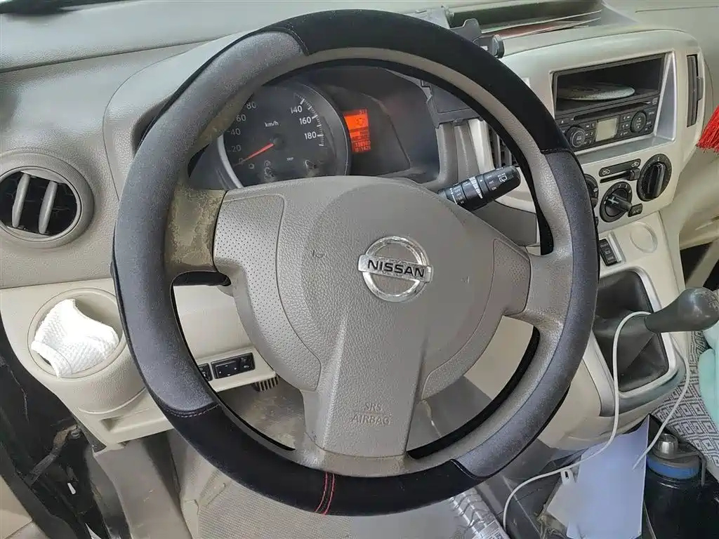 NISSAN NV200 2015