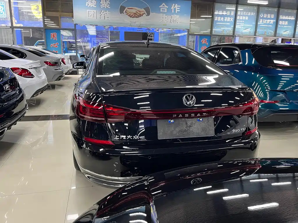 VOLKSWAGEN PASSAT 2023