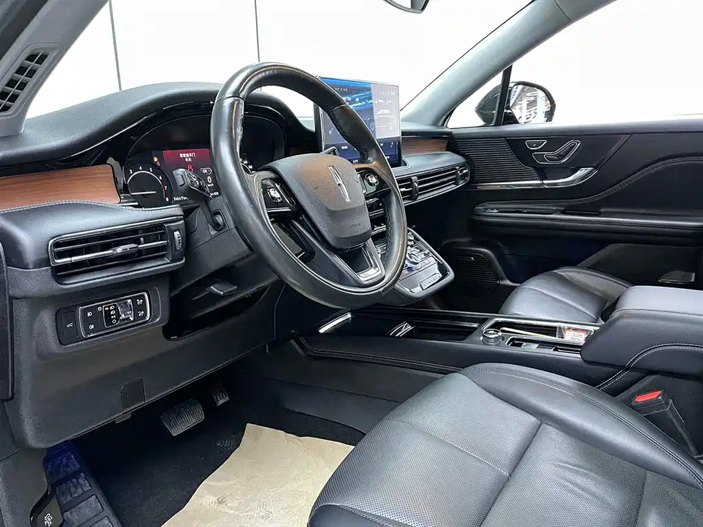LINCOLN ADVENTURER 2020