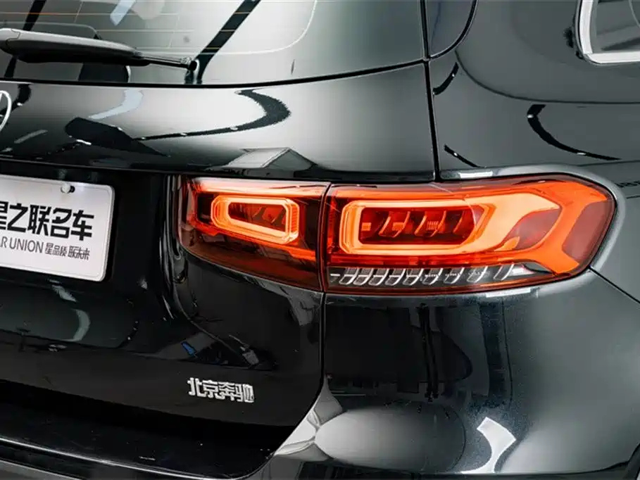 MERCEDES BENZ GLB 2023