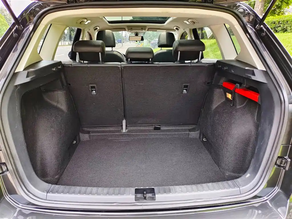 VOLKSWAGEN THARU 2022
