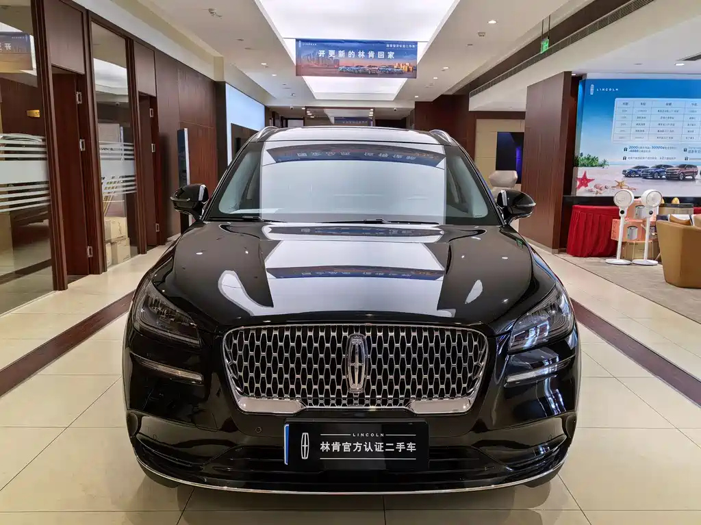 LINCOLN ADVENTURER 2022