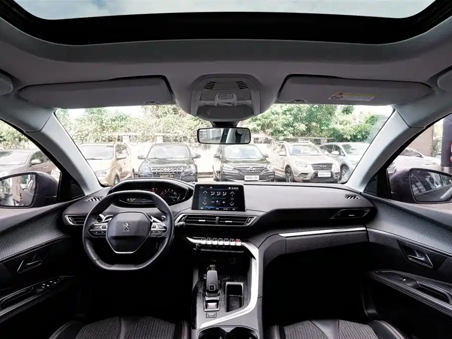 PEUGEOT 5008 2019