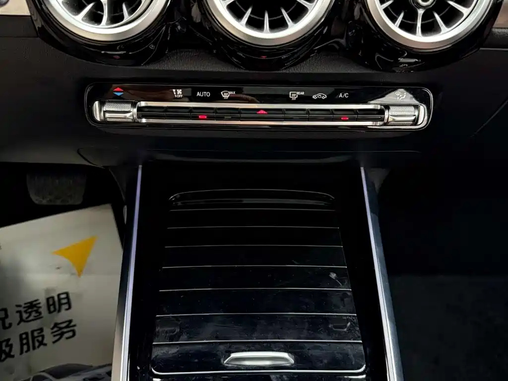 MERCEDES BENZ GLB 2025