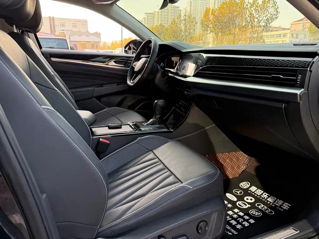 VOLKSWAGEN PASSAT 2023