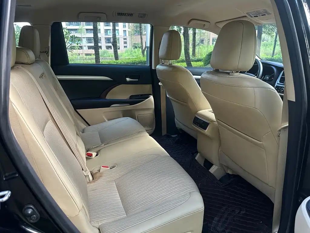 TOYOTA HIGHLANDER 2015