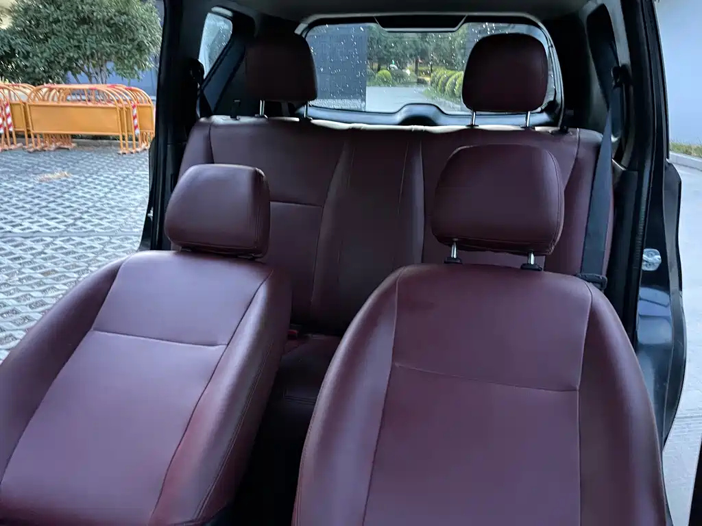 NISSAN LIVINA 2013