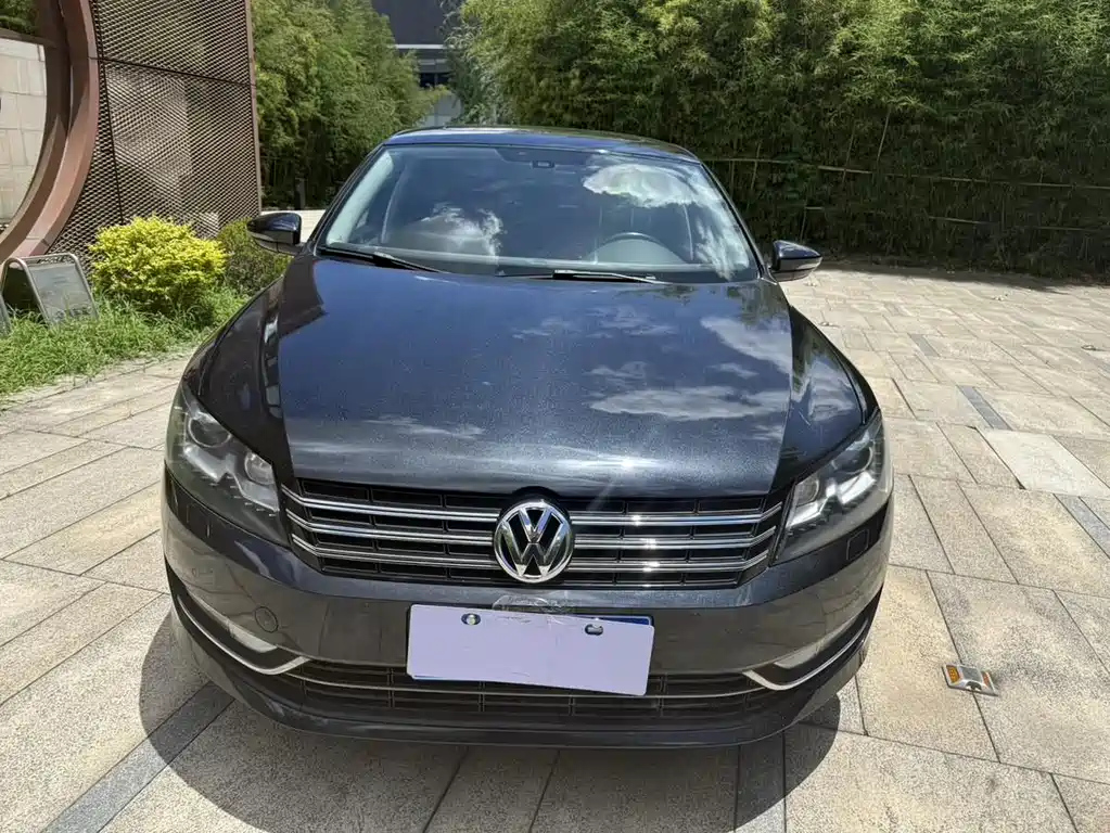 VOLKSWAGEN PASSAT 2013