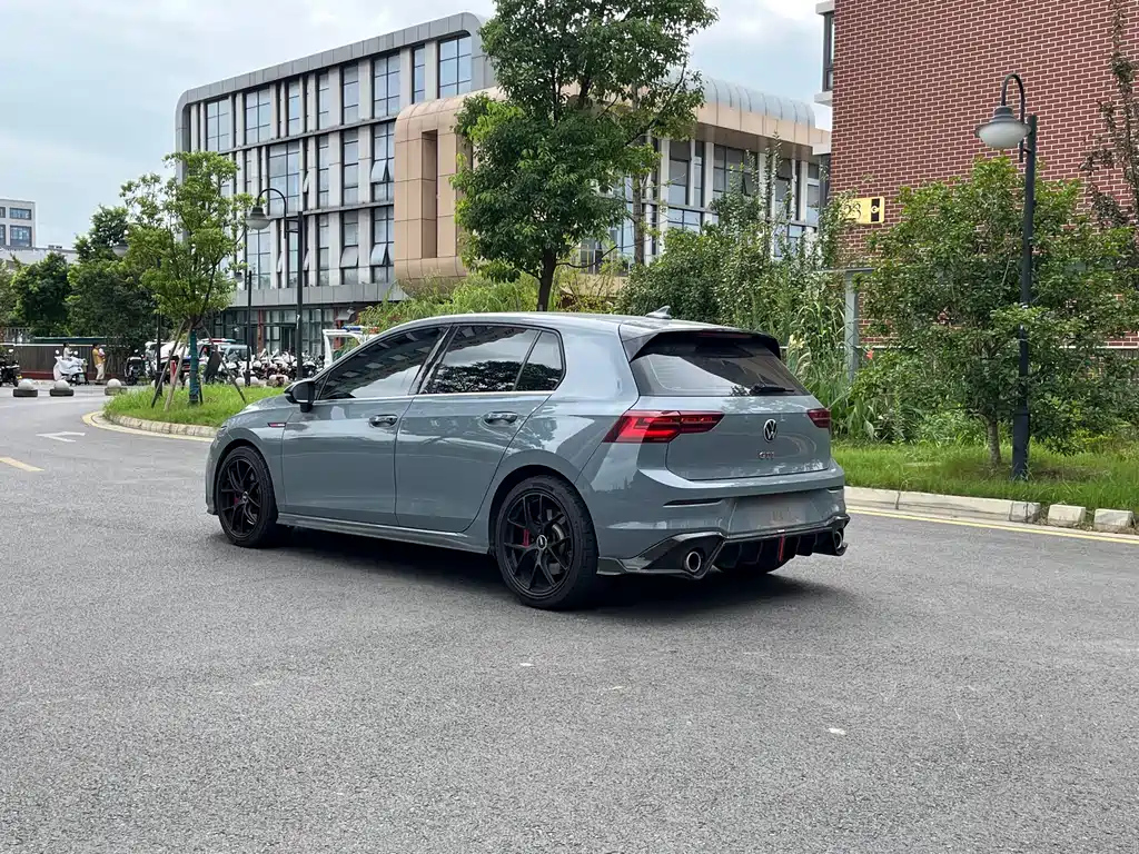 VOLKSWAGEN GOLF GTI 2023