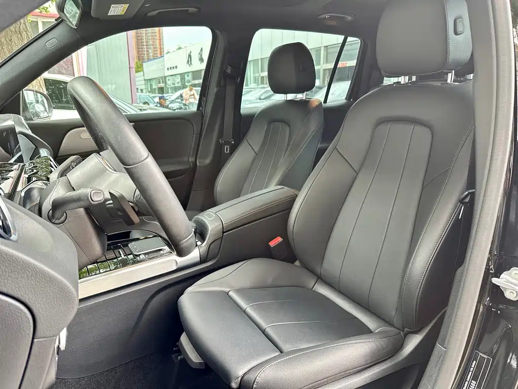 MERCEDES BENZ GLB 2023