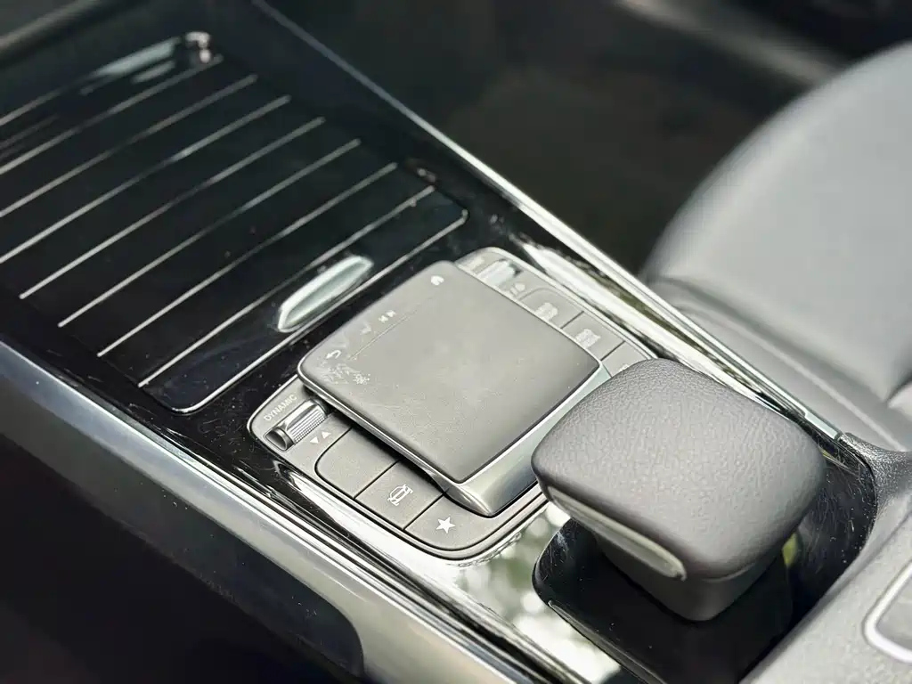 MERCEDES BENZ GLB 2023