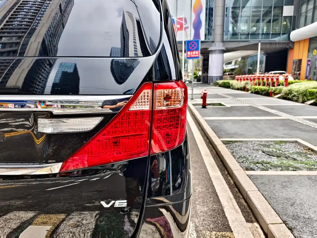 TOYOTA ALPHARD 2012