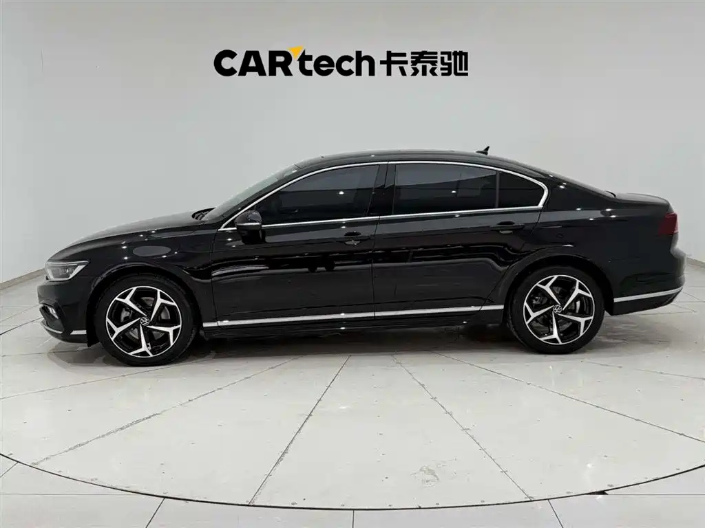 VOLKSWAGEN MAGOTAN 2023