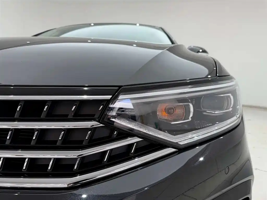 VOLKSWAGEN MAGOTAN 2023