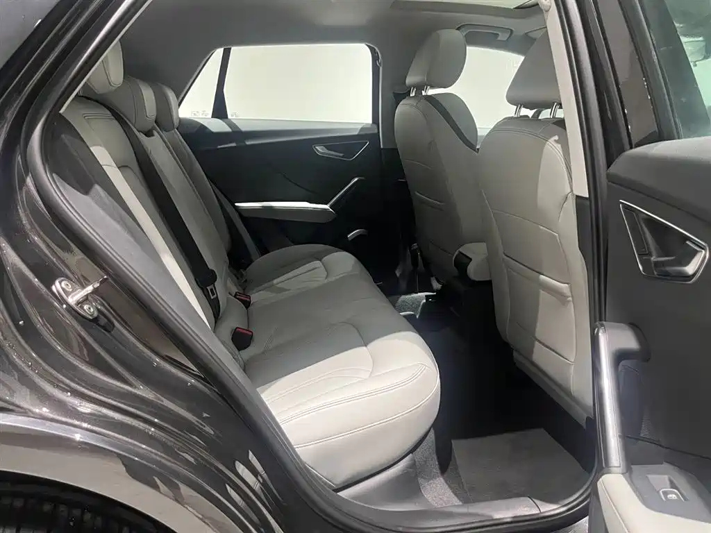 AUDI Q2L 2025