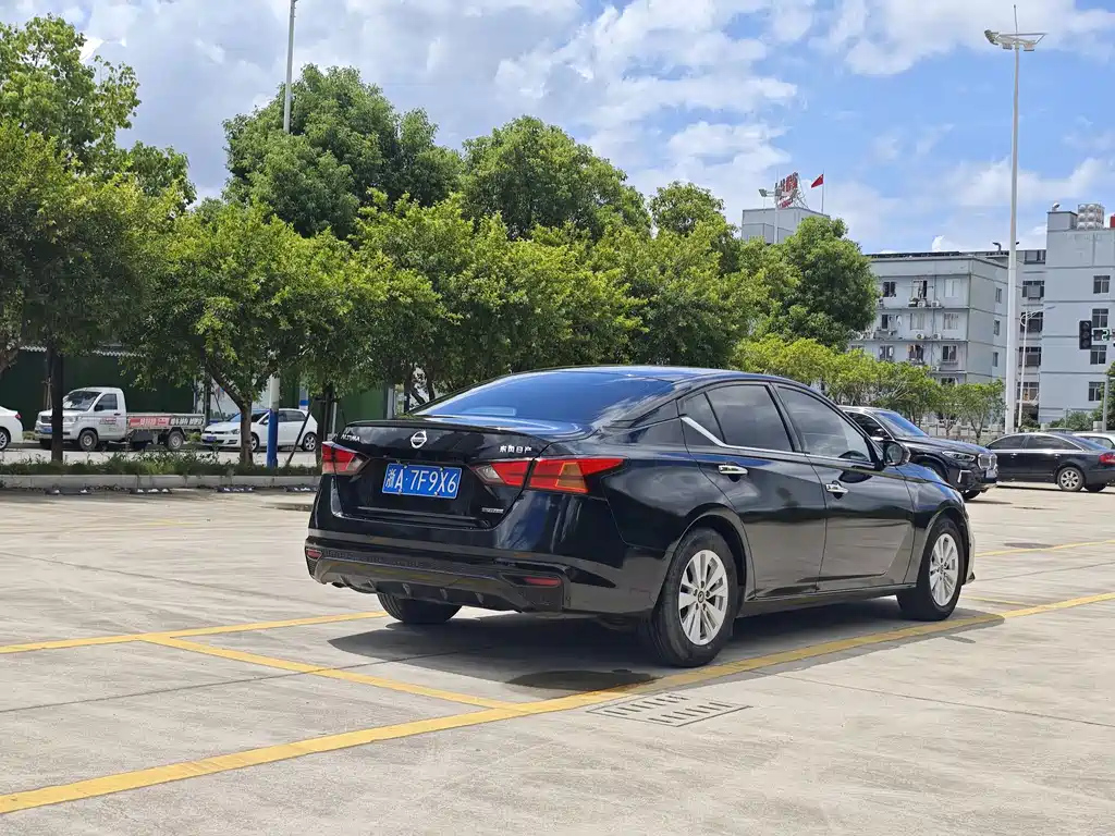 NISSAN TEANA 2022