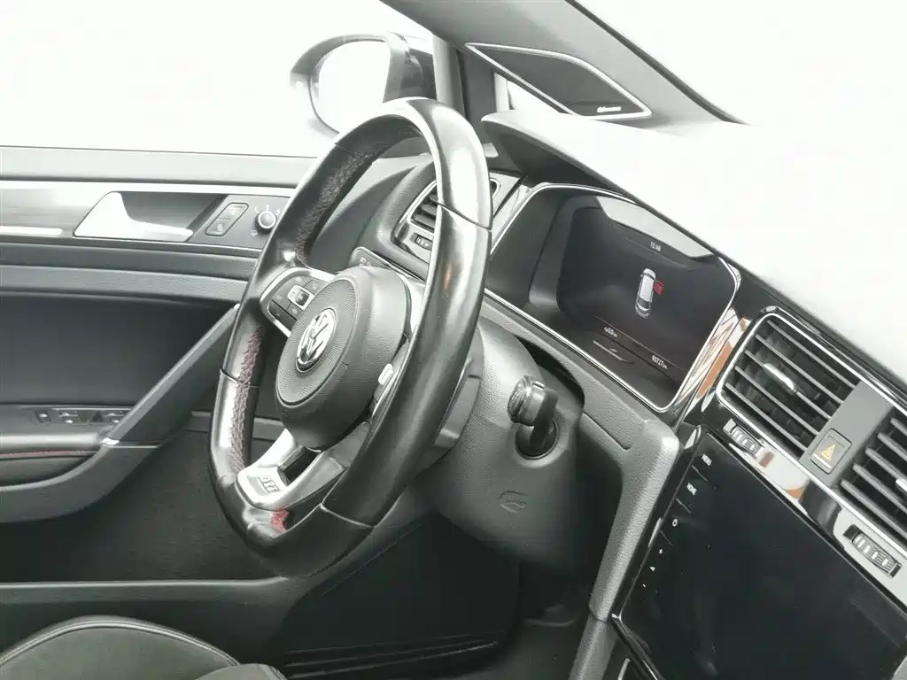 VOLKSWAGEN GOLF GTI 2019