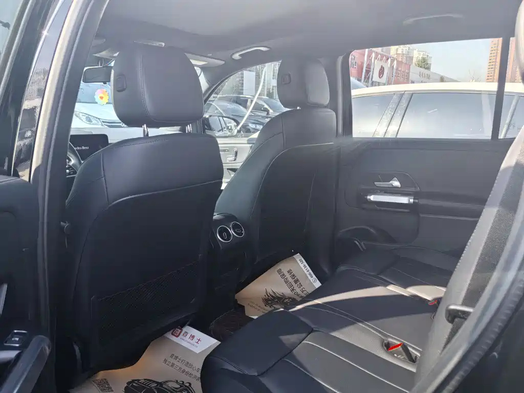 MERCEDES BENZ GLB 2023