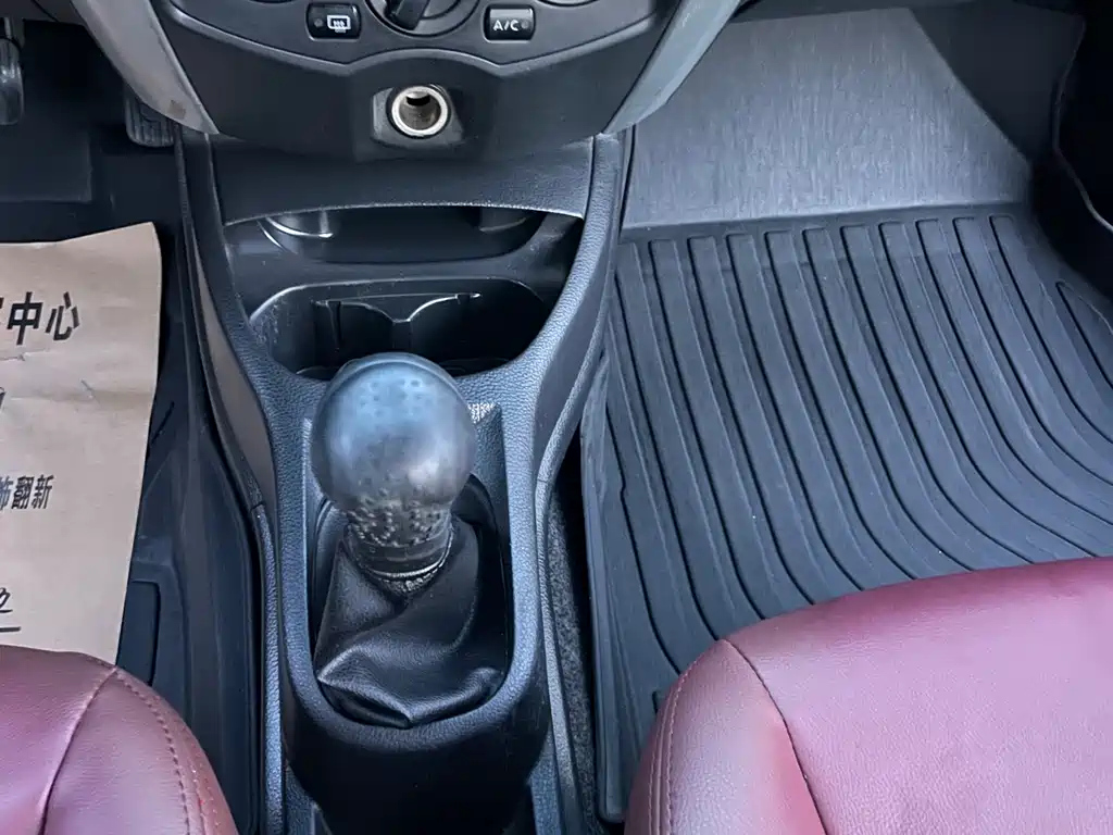 NISSAN LIVINA 2013