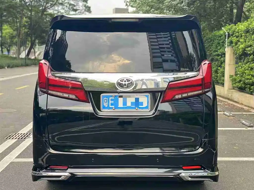TOYOTA ALPHARD 2015